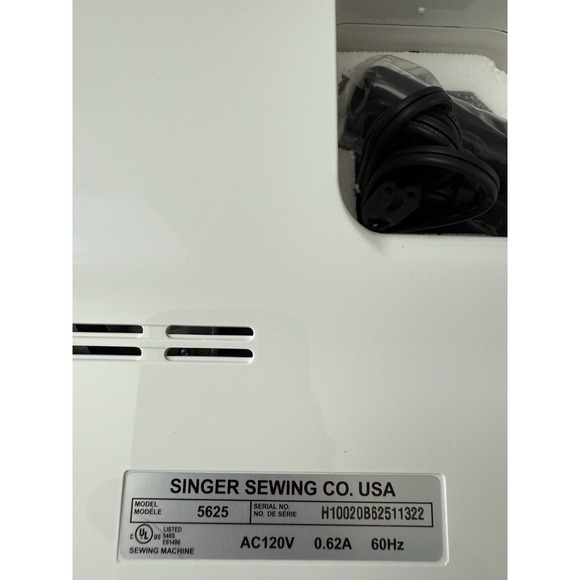 New‎ Singer Stylist II 5625-Computerized Sewing Machine - Picture 5 of 5